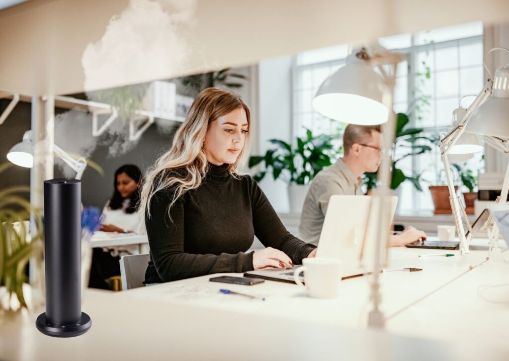 dyfuzor zapachowy ustawiony w miejscu pracy