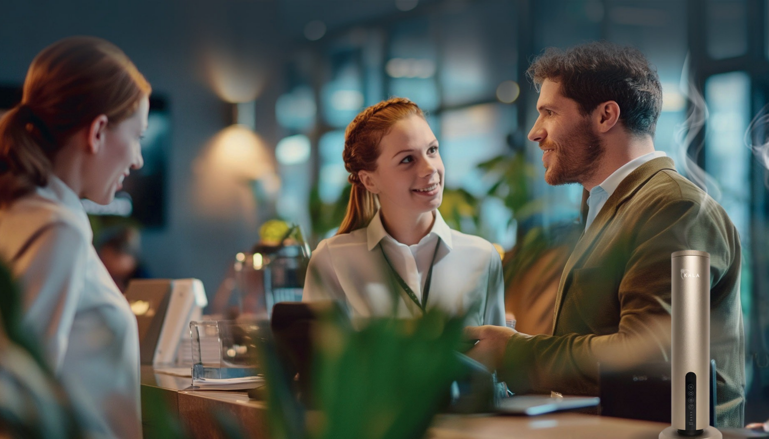 Dyfuzor zapachowy Kala iFresh w recepcji hotelowej